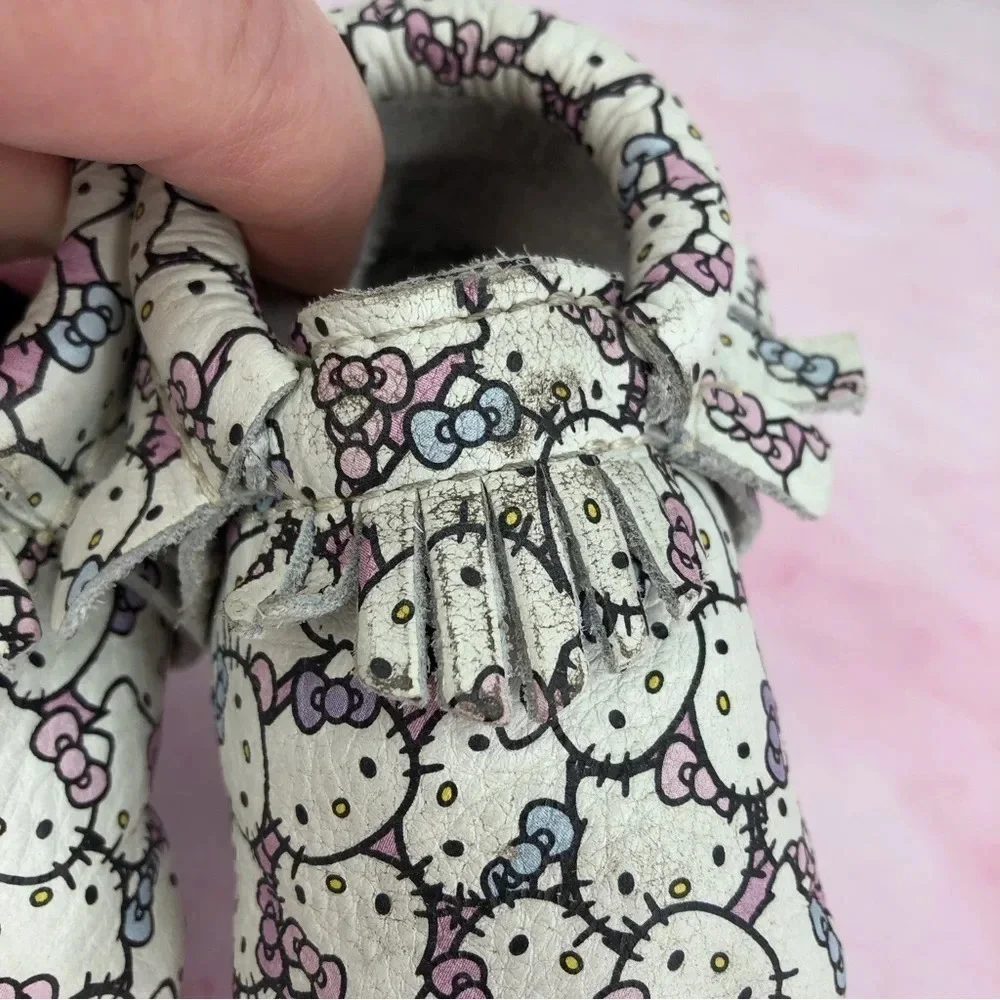 Freshly Picked x Sanrio Hello Kitty baby moccasins Peek a Bow size 2 infant - Picture 4 of 16